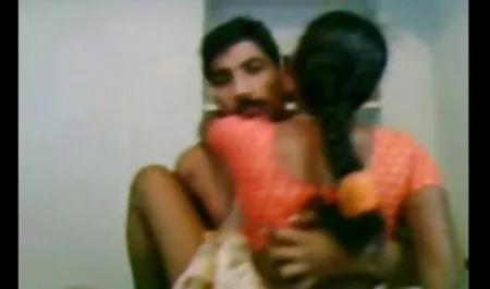 કાળા - Pervs પર પેટ્રોલ લેસ્બિયન્સ ઘૂંટણ અને એક આવરણવાળા પર - કેલ્સી જોન્સ - મારા રૂમમેટ