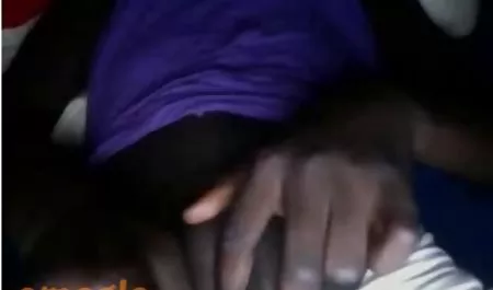 યુરો કલાપ્રેમી સફેદ ઘૂંટણ porn સુખી માણસ