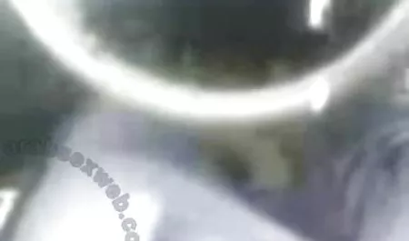 ગરમ સોનેરી સરસ ગાંડ માં પુખ્ત ઘૂંટણ porn જીન્સ