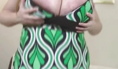 હોટ Bbws-એન્જેલીના કાસ્ટ્રો અને સેમ પોર્ન ઘૂંટણ માં સુંદર 38G