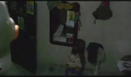 પીળા અસ્થિ પોર્ન રાહ ઘૂંટણ સાથે એક ખરાબ શરીર